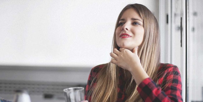 Exercices et autres moyens naturels pour se débarrasser du double menton