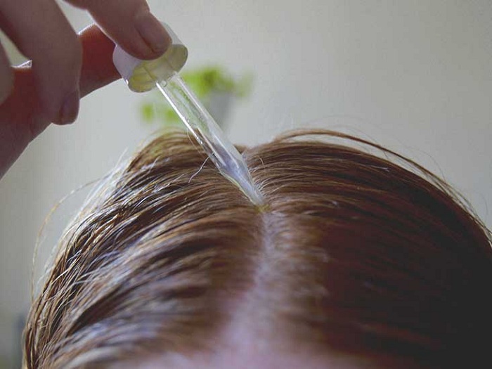 traitement de perte de cheveux utilisant des huiles essentielles