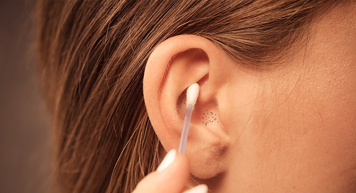 Comment se débarrasser des points noirs dans l’oreille